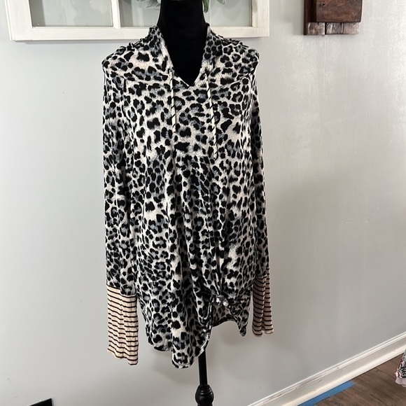 Sew in Love Leopard Print Stripe Sleeves Lightweight Hooded Top size XL - Picture 9 of 9